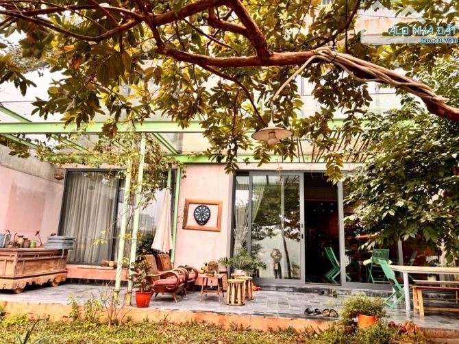 Q. Long Biên biệt thự nhà vườn 240m2, mặt tiền hơn 10m, lô góc, trước nhà ô tô tránh.