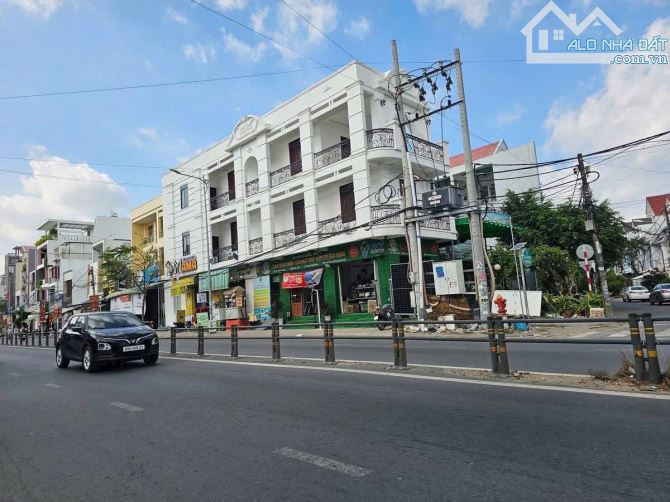 Bán 550m2 ( 12.8 x 41) mặt tiền Trần Hoàng Na ( cách 30/4 90m)