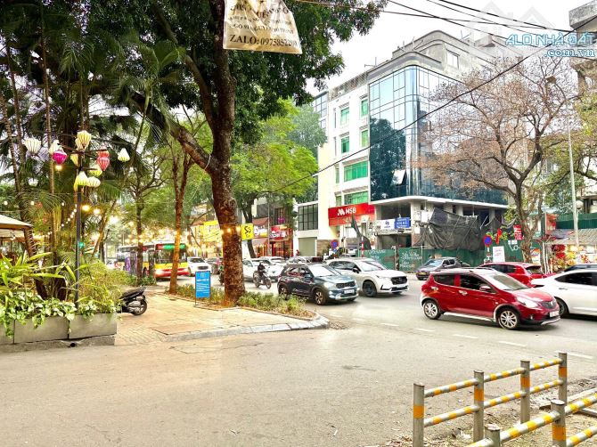 PHÂN LÔ NGUYỄN CHÍ THANH - HUỲNH THÚC KHÁNG - VỈA HÈ - 5 TẦNG - Ô TÔ TRÁNH - 2 THOÁNG