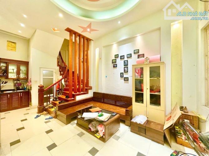 BÁN NHÀ SIÊU ĐẸP NGUYỄN KHANG CẦU GIẤY 8tỷ 35m 5T MT4m NGÕ NÔNG GẦN PHỐ