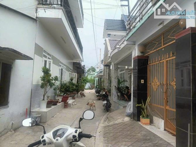 127m2 đất thị trấn Bến Lức ngay KHU HÀNH CHÁNH đường xe hơi ShR