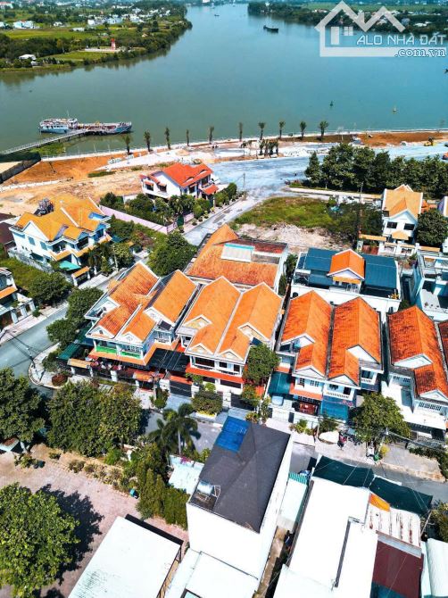 Giá 13 tỷ 999. Bán biệt thự view sông p. Bửu Long, Biên Hoà. 10x23m 230m.