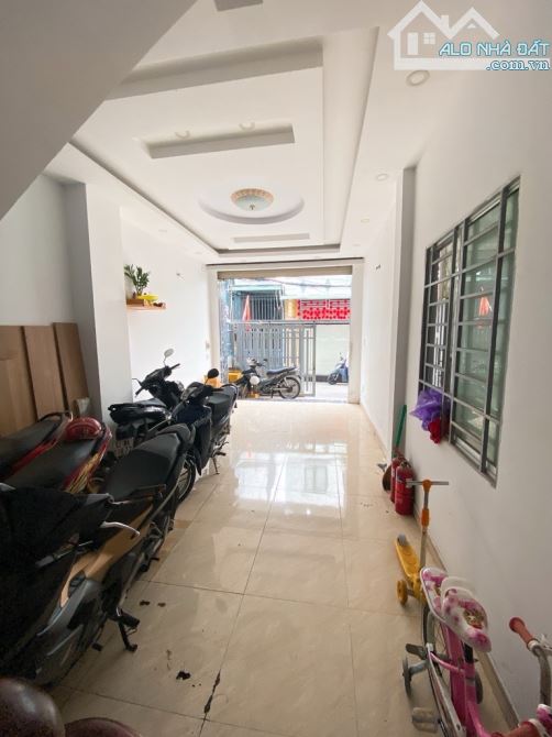 BÁN NHÀ HẺM CHUYÊN DÙNG CHÍNH - CHDV 13 PHÒNG - XE HƠI ĐỖ CỬA - 90M2 CHỈ ĐÚNG 9 TỶ