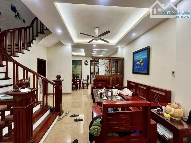 BÁN NHÀ VÕ THỊ SÁU, HAI BÀ TRƯNG, HIẾM, SÂN VƯỜN, ÔTÔ VÀO NHÀ, NHÀ ĐẸP,GẦN HỒ 90X4T-MT 6M.