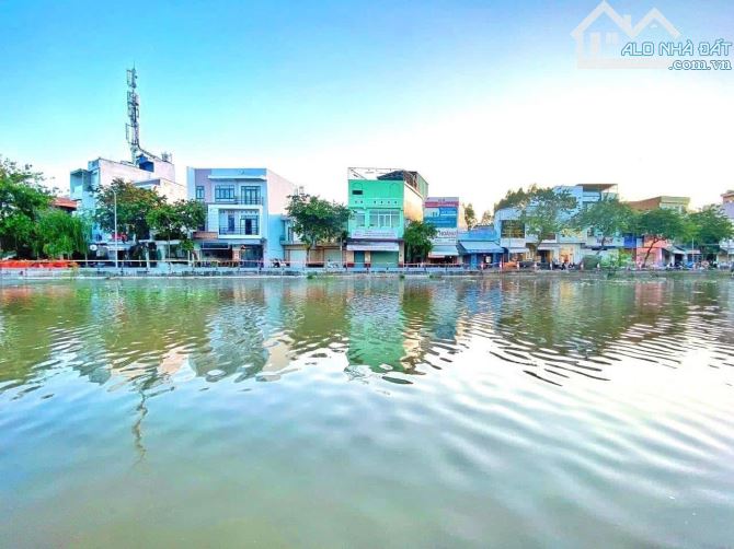 Bán Nhà Góc 2 Mặt Tiền Bờ Hồ Huỳnh Cương, P.An Cư, Q.Ninh Kiều, Tp Cần Thơ.