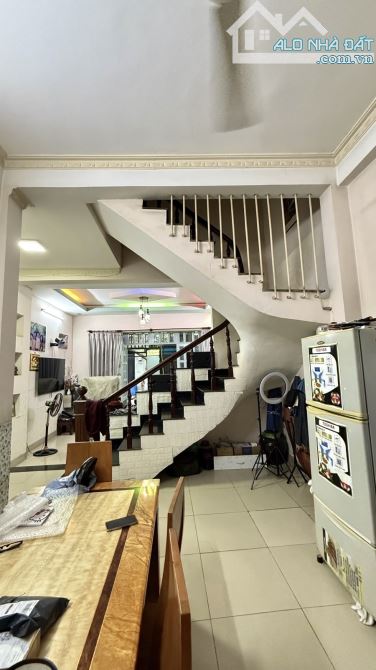 ✨ 61M2 (5M x 13M), 2 Tầng BTCT (2PN, 2WC, ban công & giếng trời), hẻm xe tải 5M - 5.25 Tỷ - 10