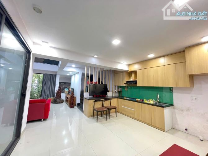 Bán Biệt Thự Gần Đường Chính Phạm Văn Đồng - 1