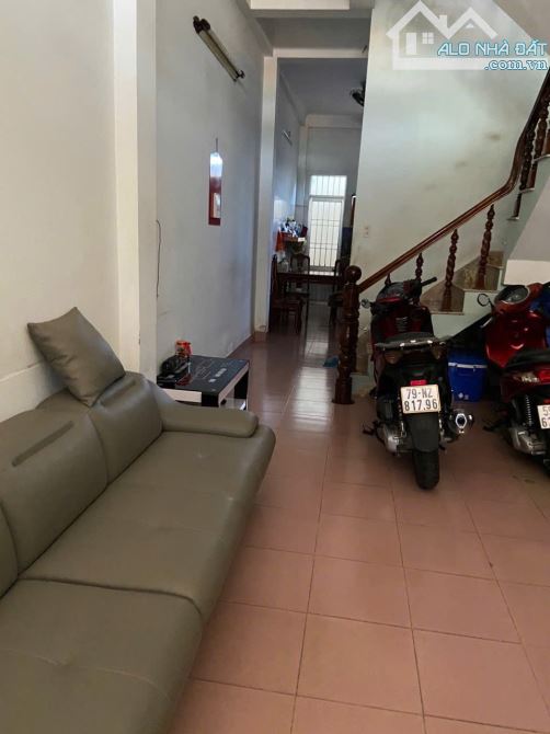 Bán nhà 3tầng mặt tiền Nguyễn Bỉnh Khiêm cách biển vài bước chân giá 11.5tỷ - 2