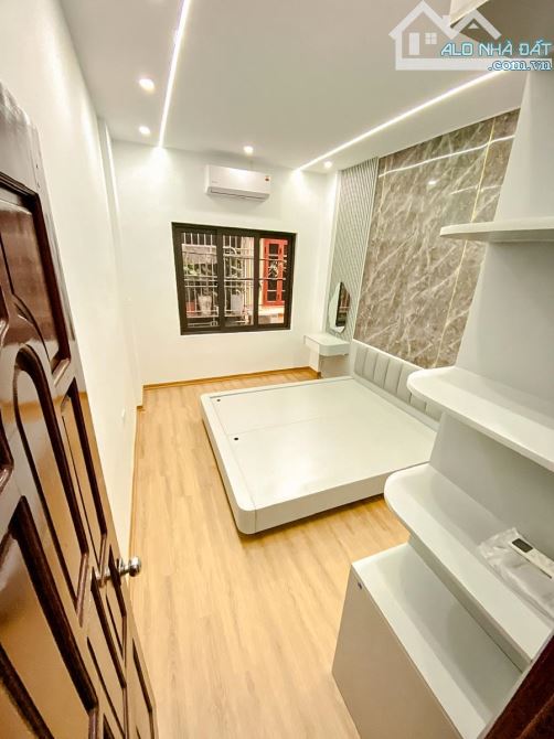 BÁN NHÀ ĐỊNH CÔNG THƯỢNG - 31M .4 TẦNG -HƠN ,GIÁ 6 TỶ TRUNG TÂM - NGÕ 3 GÁC - 2