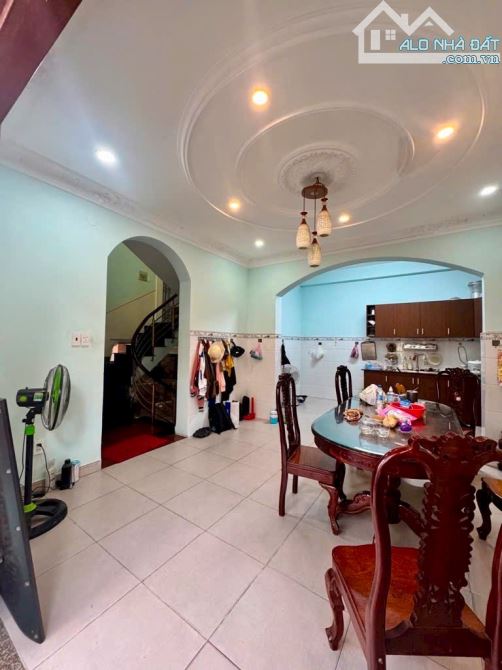 CHỦ GIẢM 4 TỶ - LÔ GÓC 2 MT - NGUYỄN THỊ THƠI - NGAY CHỢ GIÃN DÂN - 221M2 - 3 TẦNG - 2
