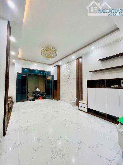 Chính chủ cần bán nhà phố Nguyễn Văn Cừ, Long Biên 47m, 5 tầng mặt tiền 4m, giá 9.65 tỷ. - 2