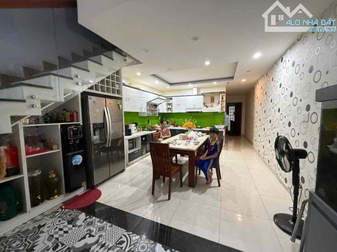 SIÊU PHẨM NHÀ 4 TẦNG HÀN THUYÊN - NHỈNH 10 TỶ - 2