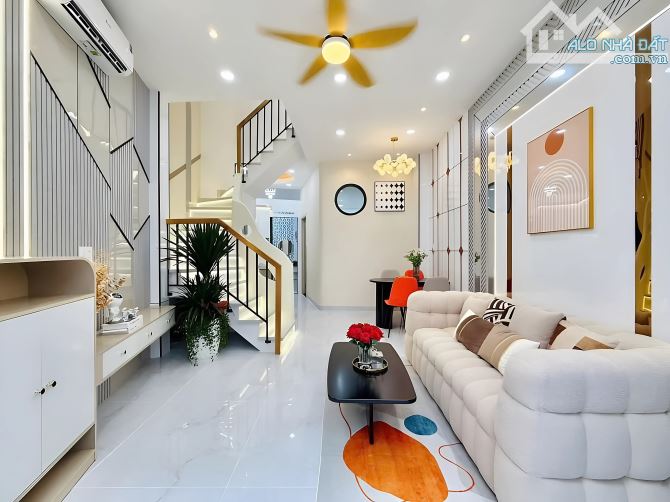 SỞ HỮU NGAY NHÀ 3 TẦNG ĐẸP LONG LANH – GIÁ CHỈ 2 TỶ 650 TRIỆU! - 2