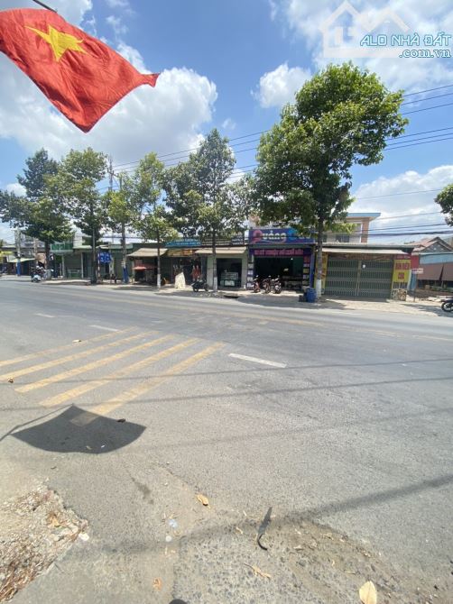 11Tỷ600__277m2 nở hậu__Đất mặt tiền Nguyễn Thị Minh Khai__khúc gần Mỹ Phước Tân Vạn 50m - 2