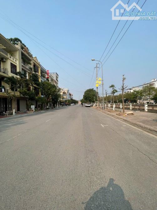 BÁN NHÀ MẶT ĐƯỜNG ĐINH TIÊN HOÀNG - 2