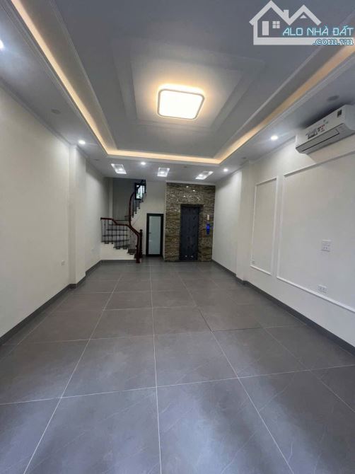 Bán nhà mới đẹp ở ngay ngõ 173 Hoàng Hoa Thám, Diện tích 45m2, 7 tầng, MT 4,6m, giá 15,3tỷ - 2