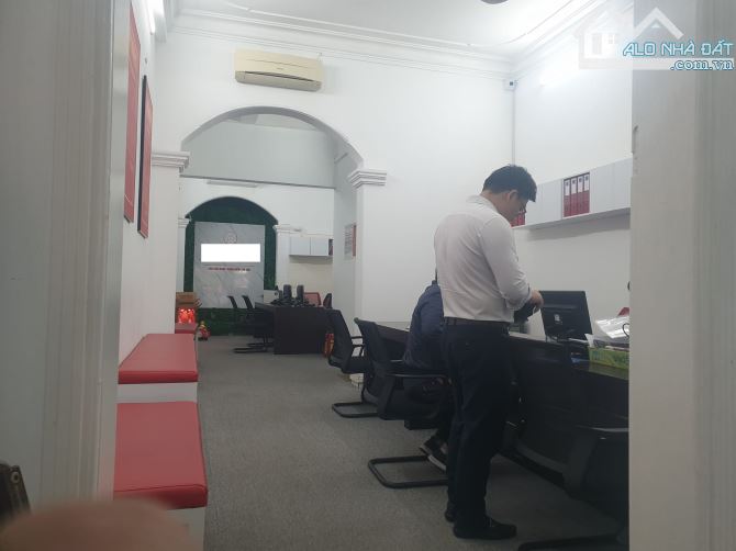 Bán Nhà Mặt Phố Cửa Nam Quận Hoàn Kiếm 120m5T 5m Vỉa Hè 1 SỔ 1 CHỦ 73 Tỷ Cửa Nam. - 2