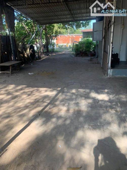 Kệt tiền, cần bán gấp lô đất  2 mặt tiền đường Võ Thị Sáu 1700m2  xây dựng cao tầng giá 12 - 2