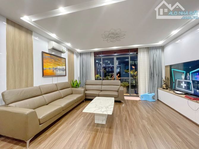 BÁN NHÀ PHỐ 4 LẦU ĐẸP CÓ THANG MÁY FULL NỘI THẤT KHU KIỀU ĐÀM Q7 - 2
