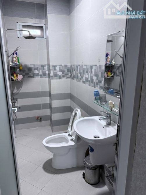 cần bán, VỊ TRÍ SIÊU ĐẸP, đặng văn bi  trường thọ thủ đức, dt 61M2 × 4TẦNG, giá siêu rẻ - 2