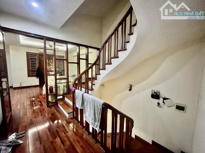 BÁN NHÀ VÕ THỊ SÁU, HAI BÀ TRƯNG, HIẾM, SÂN VƯỜN, ÔTÔ VÀO NHÀ, NHÀ ĐẸP,GẦN HỒ 90X4T-MT 6M. - 2