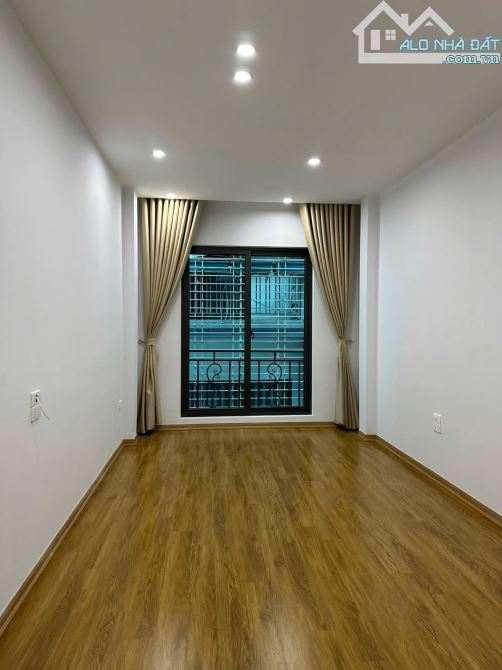 Bán nhà khu CẦU ĐƠ: 30.5/33m2 5 tầng, mặt tiền 3.1m; giá 8.3tỷ - 3
