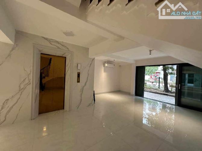 Nhà mới ở ngay phố Nguyễn Thị Định, 6T thang máy, DT 118m2, 2 mặt tiền, vỉa hè rộng, KD - 3