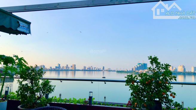 Bán nhà 300m2 mặt phố Lạc Long Quân, sau nhà 1 mặt ngõ 3m, view mặt Hồ Tây, giá 4xx/m2 - 3