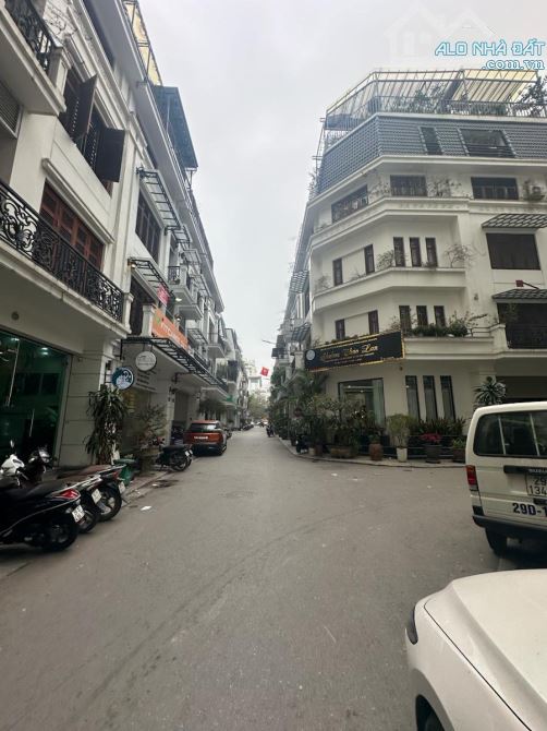 PHÂN LÔ Ô TÔ TRÁNH NGUYỄN TUÂN-70Mx5TẦNG THANG MÁY-MT5.5M-VỈA HÈ-Ô TÔ TRÁNH-26TỶ