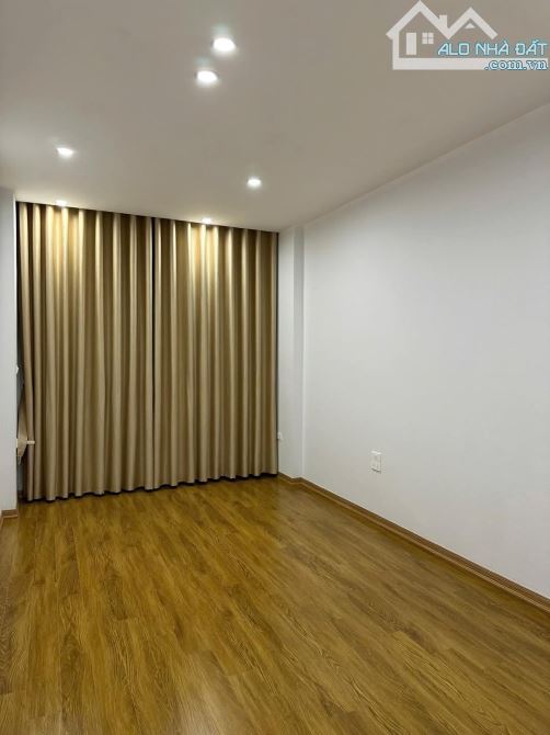 Bán nhà khu CẦU ĐƠ: 30.5/33m2 5 tầng, mặt tiền 3.1m; giá 8.3tỷ - 4