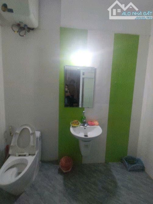 NHÀ DÂN XÂY - QUẬN CẦU GIẤY - LÔ GÓC - KINH DOANH -Ô TÔ TRÁNH, VÀO NHÀ - S=40M2 - GIÁ 7.6 - 4