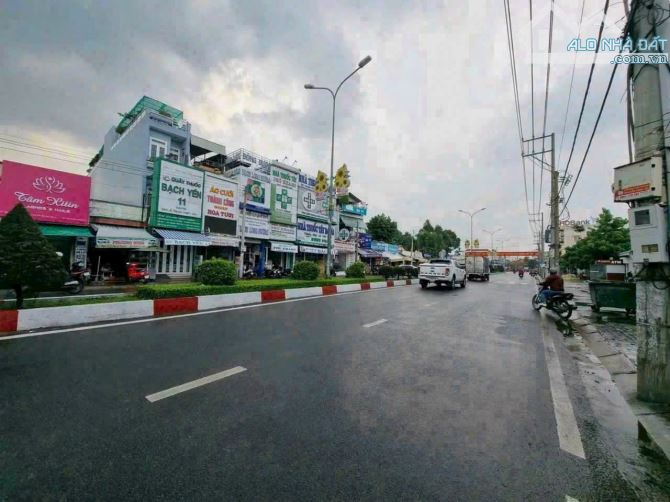 127m2 đất thị trấn Bến Lức ngay KHU HÀNH CHÁNH đường xe hơi ShR - 4