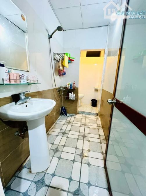 Cô Hiền bán Tập thể Cầu Giấy, Tầng 2, DT: 105m2, 3PN, 3.45 tỷ - 4