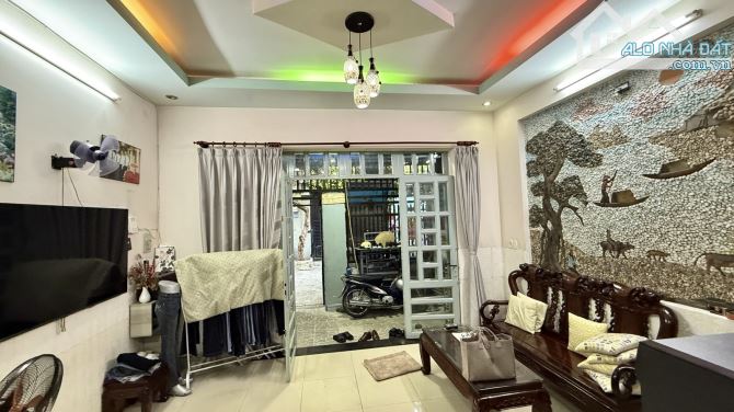 ✨ 61M2 (5M x 13M), 2 Tầng BTCT (2PN, 2WC, ban công & giếng trời), hẻm xe tải 5M - 5.25 Tỷ - 5
