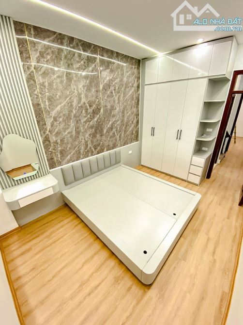 BÁN NHÀ ĐỊNH CÔNG THƯỢNG - 31M .4 TẦNG -HƠN ,GIÁ 6 TỶ TRUNG TÂM - NGÕ 3 GÁC - 5