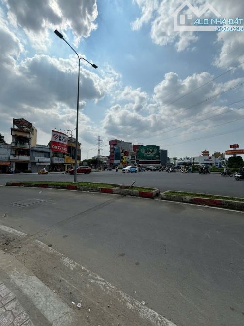 Mặt tiền Nguyễn Văn Luông Q6 ngay vòng xoay 50m2 cho thuê kinh doanh đỉnh, nhỉnh 7 tỷ TL - 5