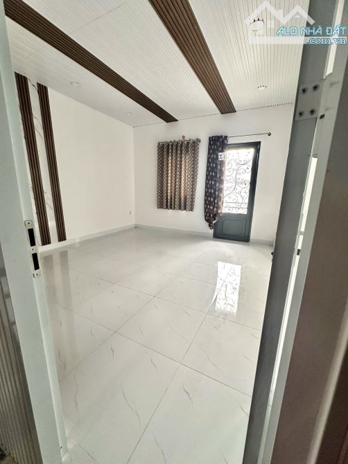 ✨ HẺM XE HƠI: 4x14M, 1 Trệt 1 Lầu (2PN, 2WC). Đi bộ ra Chợ và AEON Tân Phú chỉ 3