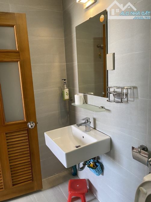 Chung cư 590, CMT8,P11, Quận 3:81m2,2p ngủ,2wc,NTCB, 14tr/th - 8