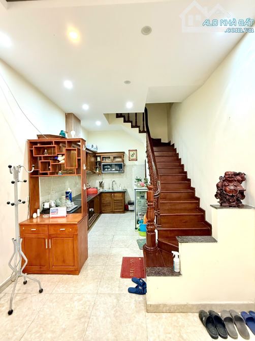 PHÂN LÔ NGUYỄN CHÍ THANH - HUỲNH THÚC KHÁNG - VỈA HÈ - 5 TẦNG - Ô TÔ TRÁNH - 2 THOÁNG - 8