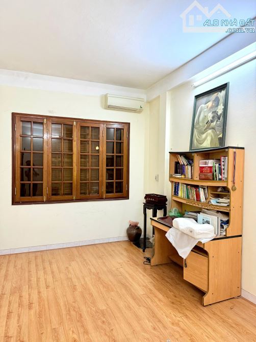 PHÂN LÔ NGUYỄN CHÍ THANH - HUỲNH THÚC KHÁNG - VỈA HÈ - 5 TẦNG - Ô TÔ TRÁNH - 2 THOÁNG - 9
