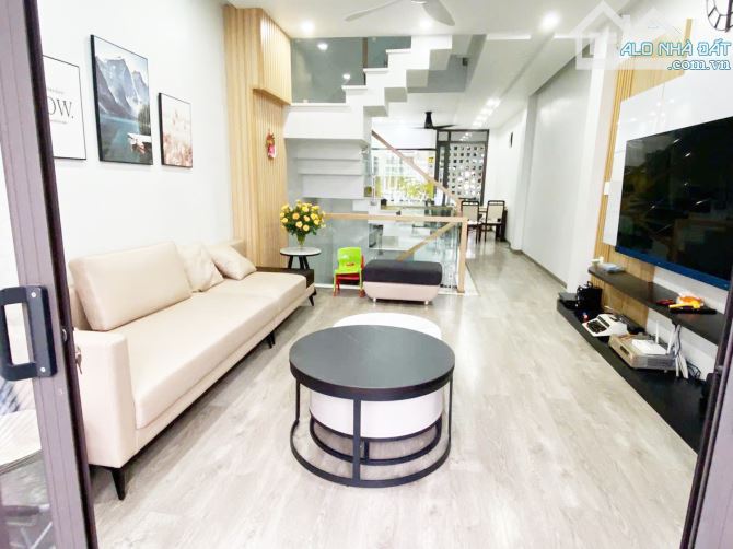 Bán nhà gốc dân Lê Hồng Phong gần sân bay Cát Bi. DT 60m2 x 4.5T