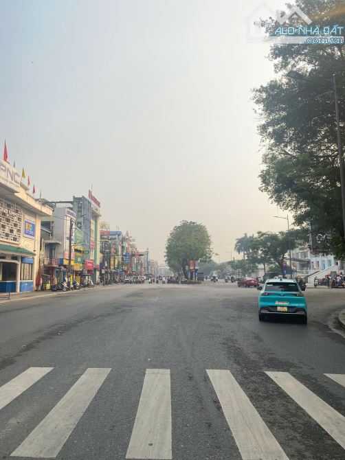 SIÊU PHẨM NHÀ MẶT TIỀN TRẦN HƯNG ĐẠO VIEW CẦU TRÀNG TIỀN VÀ CHỢ ĐÔNG BA
