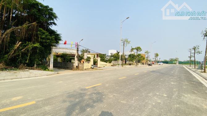Đất kiệt sông Như Ý - Nguyễn Lộ Trạch, cạnh cầu Võ Nguyên Giáp, Huế