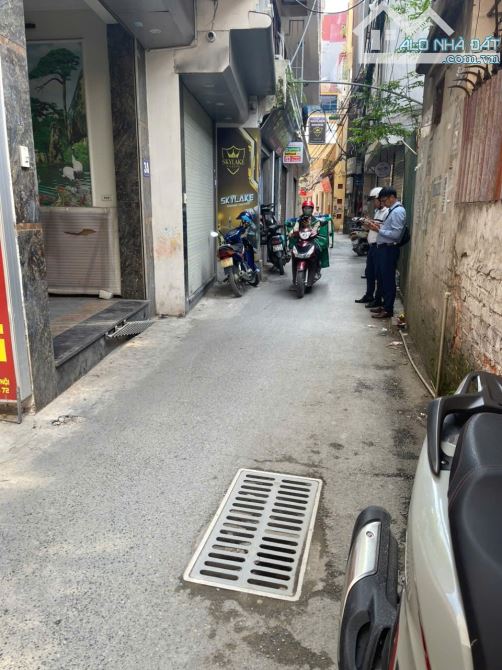 BÁN CHDV 11 PHÒNG KHÉP KÍN – THANG MÁY – Ô TÔ ĐỖ CỬA – DÒNG TIỀN 60TR/THÁNG