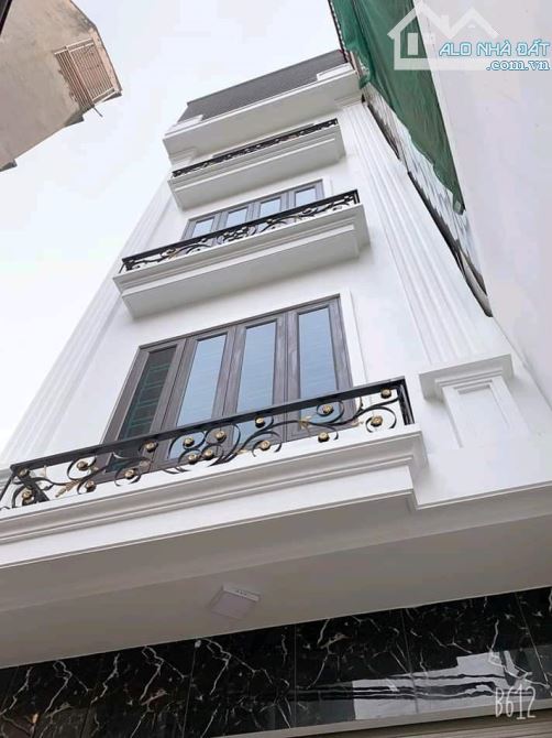 Bán nhà riêng tại Tây Mỗ 40m2, 7PN, 6WC, ô tô con đỗ cửa ngay trục chính và kđt hơn 6 tỷ.