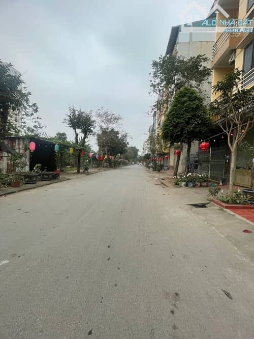 KIẾN HƯNG VỊ TRÍ HIẾM, PHÂN LÔ, THANG MÁY
