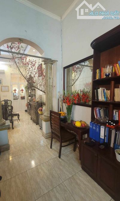 HƠN 100 TRIỆU/M2 PHỐ VIP HOÀN KIẾM NHÀ SÁNG THOÁNG GẦN PHỐ