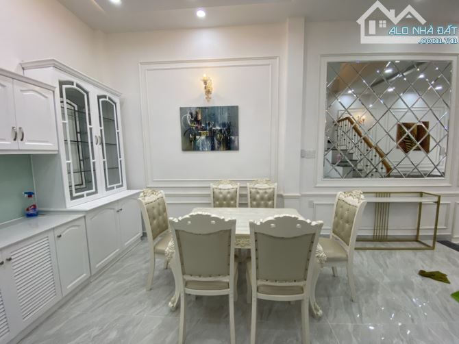 NHÀ 2.5 TẦNG - 2 MT NGUYỄN TRÃI - DTĐ 260 M2 - NGANG 4.18, NỞ HẬU - 42 TỶ