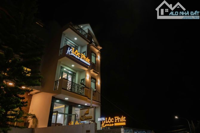 GIÁ TỐT CHO 1 KHÁCH SẠN ĐẸP CÓ VIEW LƯỢNG KHÁCH ỔN ĐỊNH ĐƯỜNG NHỰA LỚN lÊ HỒNG PHONG ĐÀ LẠ