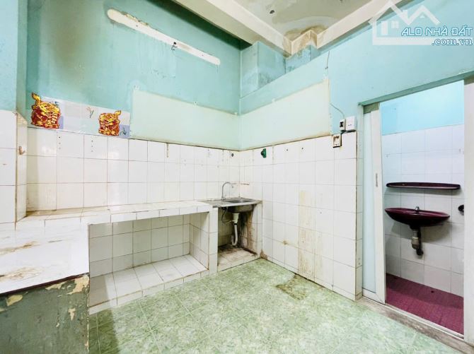 Nhà nát HXT đường Lê Quang Định, CN 60m2, nở hậu, gần MT, giá 7,98 tỷ TL